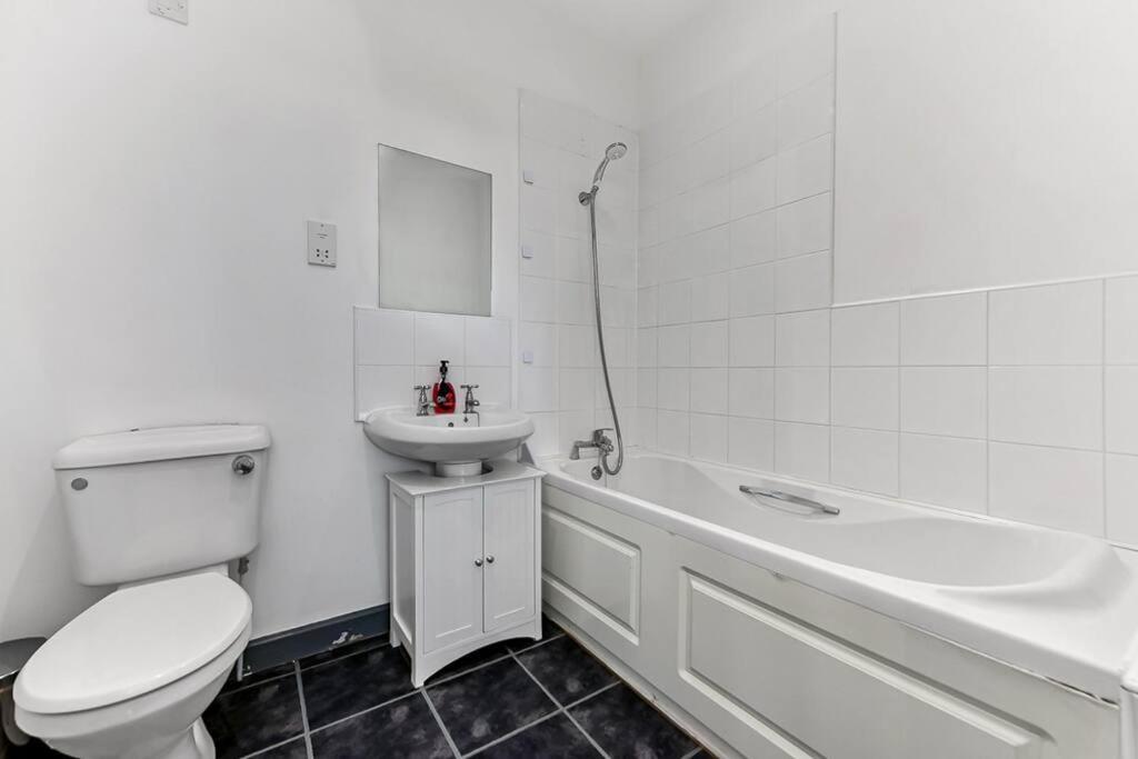 Large Group & Contractor Booking! Duplex W/Parking Milton Keynes Exteriér fotografie