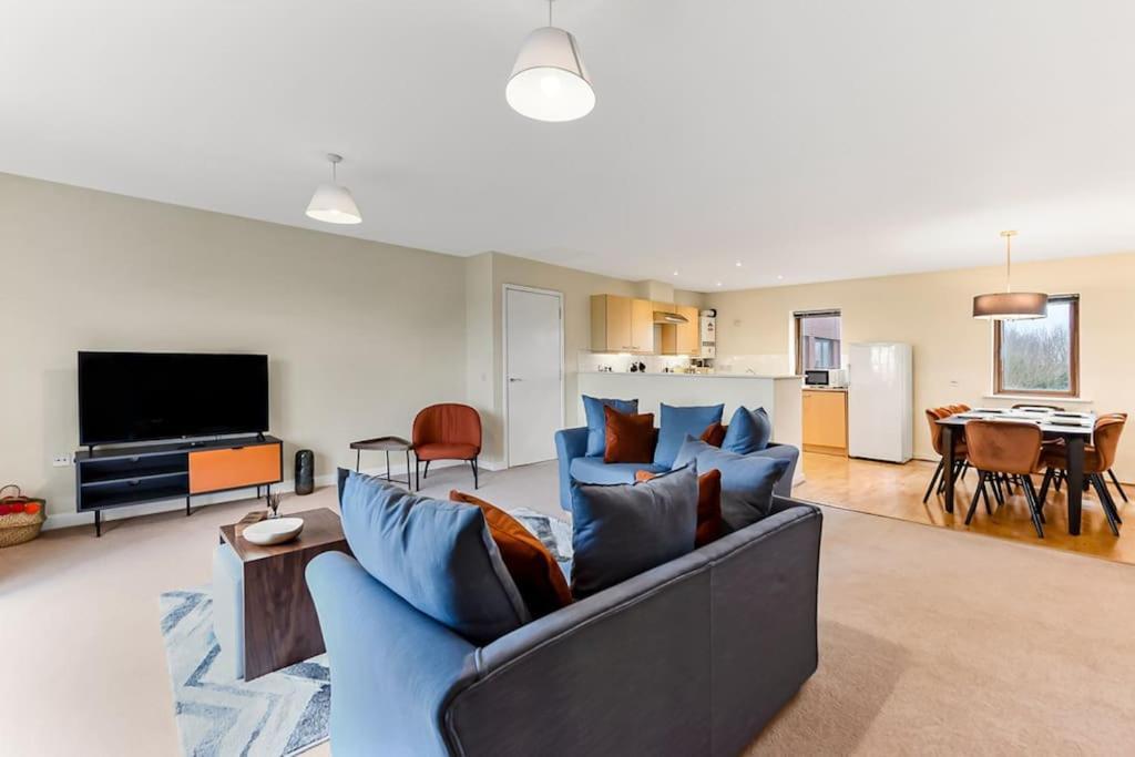 Large Group & Contractor Booking! Duplex W/Parking Milton Keynes Exteriér fotografie